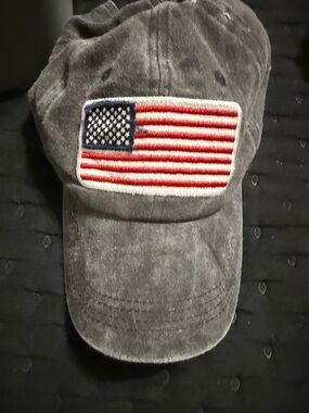 Gray Baseball Cap with Embroidered American Flag Patch